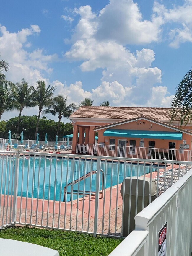 2711 SE 16th Ave in Homestead, FL - Building Photo - Building Photo