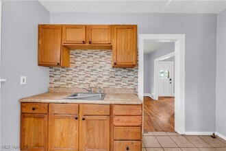 3556 W 100th St in Cleveland, OH - Building Photo - Building Photo