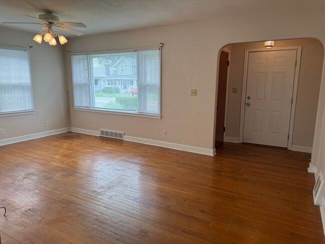 2711 E Locust St in Davenport, IA - Building Photo - Building Photo