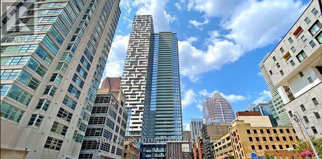 25 Richmond St E in Toronto, ON - Building Photo - Building Photo