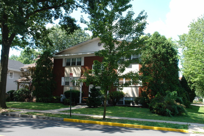 328 Chestnut St in Roselle Park, NJ - Foto de edificio - Building Photo