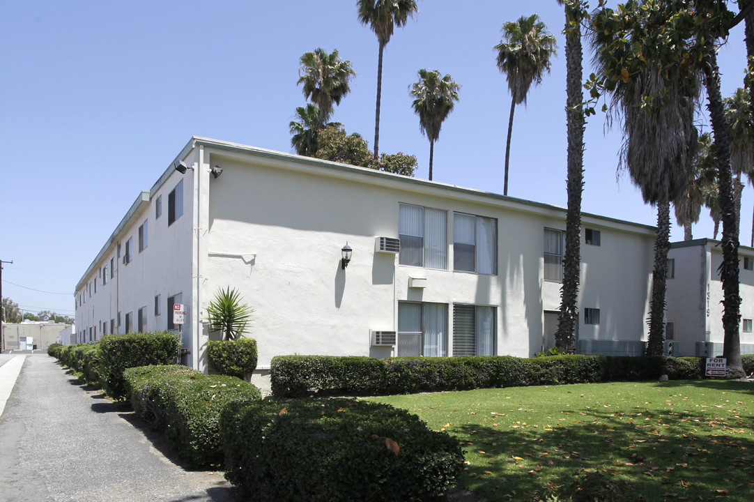 1313 E Wilshire Ave in Fullerton, CA - Building Photo