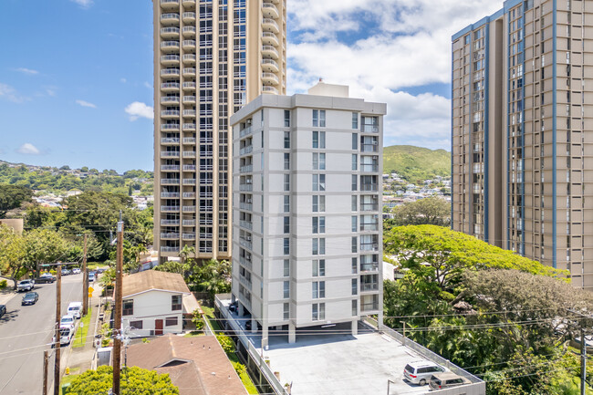 Nuuanu Towers in Honolulu, HI - Foto de edificio - Building Photo