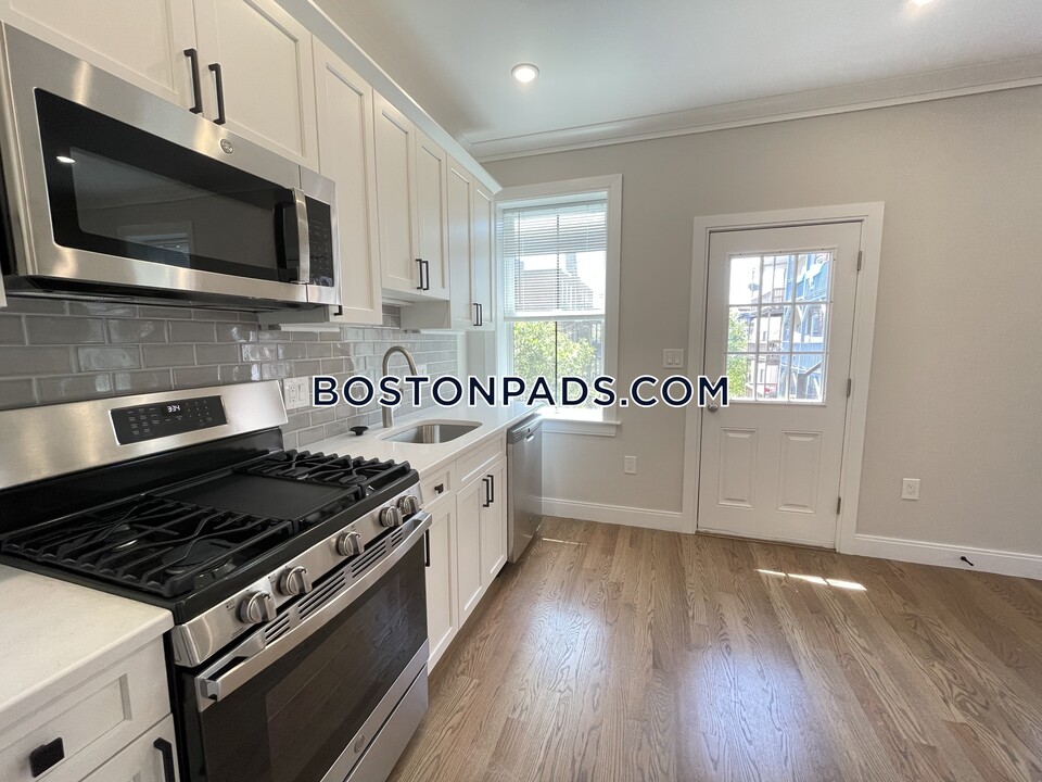 191 Porter St in Boston, MA - Building Photo