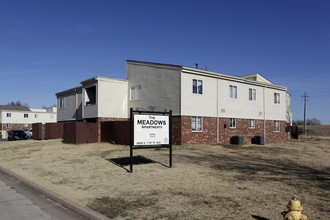 The Meadows Apartments in Tulsa, OK - Building Photo - Building Photo