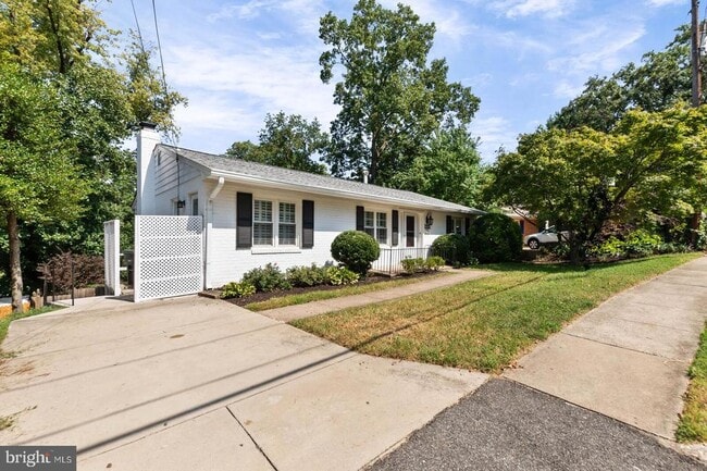 2741 S Grove St in Arlington, VA - Building Photo - Building Photo