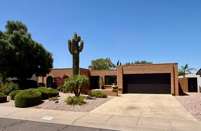 2816 E Laurel Ln in Phoenix, AZ - Building Photo - Building Photo