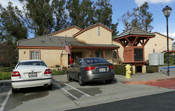 Yucaipa Terrace in Yucaipa, CA - Foto de edificio - Building Photo