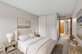 Oakwood in Plymouth, MN - Foto de edificio - Building Photo