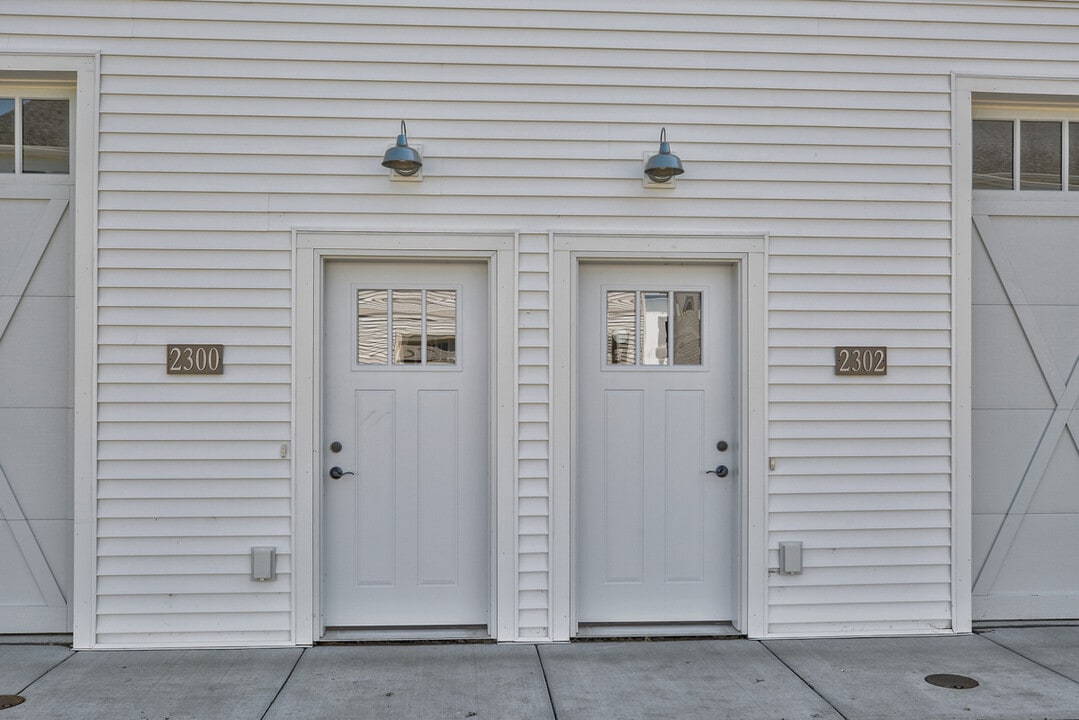 2306 Pleasant Vw Dr in North Mankato, MN - Building Photo