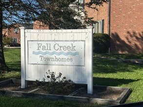 7344 Fall Creek Ln, Unit 7344 Fall Creek Ln in Columbus, OH - Foto de edificio - Building Photo