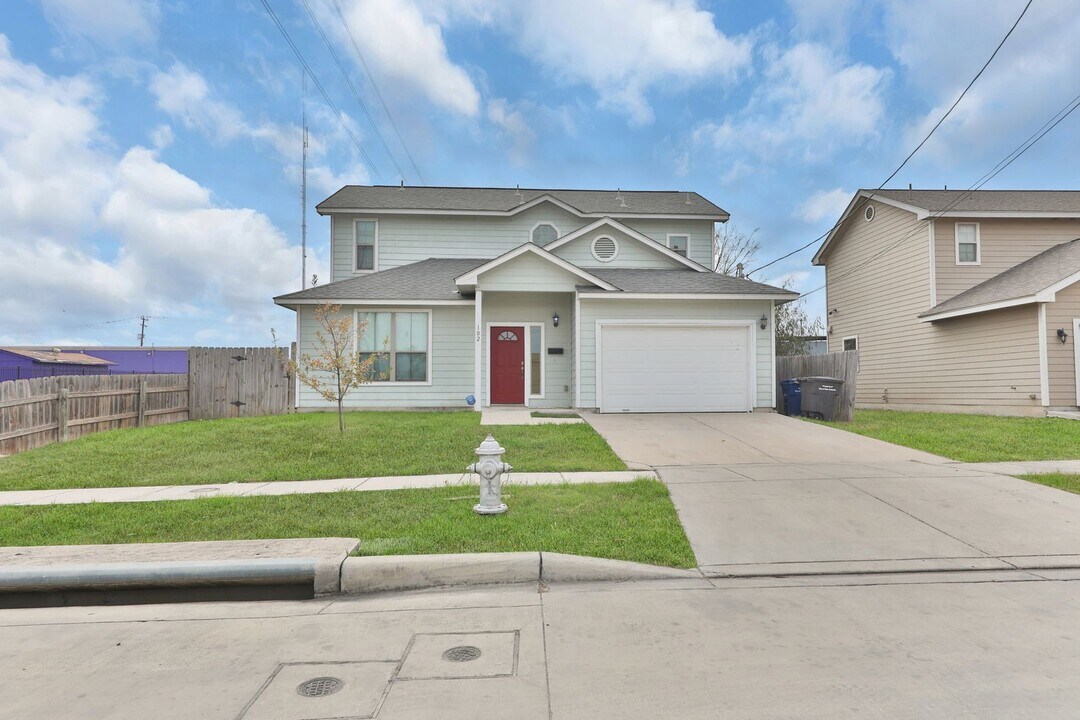 102 Cornell Ave in San Antonio, TX - Building Photo