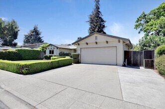 2720 Diericx Dr in Mountain View, CA - Foto de edificio - Building Photo