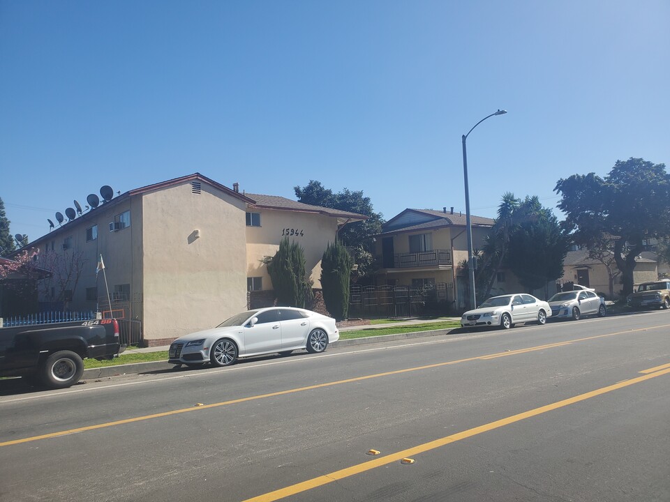 Vermont Apartments in Paramount, CA - Building Photo