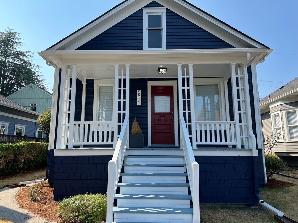 5511 Brooklyn Ave NE in Seattle, WA - Building Photo