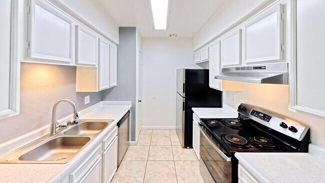 Sierra Meadows in Clovis, CA - Foto de edificio - Building Photo