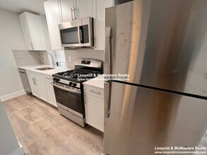 67 Park Dr, Unit D in Boston, MA - Foto de edificio - Building Photo