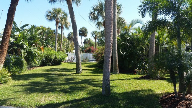 2252 NE Pelican Ter in Jensen Beach, FL - Foto de edificio - Building Photo