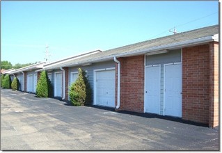 Summer Breeze Apartments in Topeka, KS - Foto de edificio - Building Photo