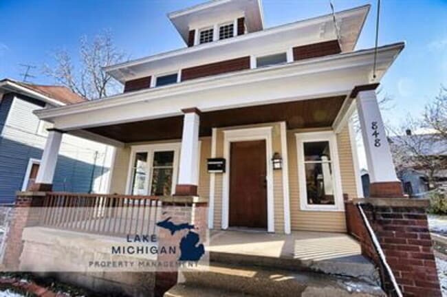 property at 848 Kalamazoo Ave SE