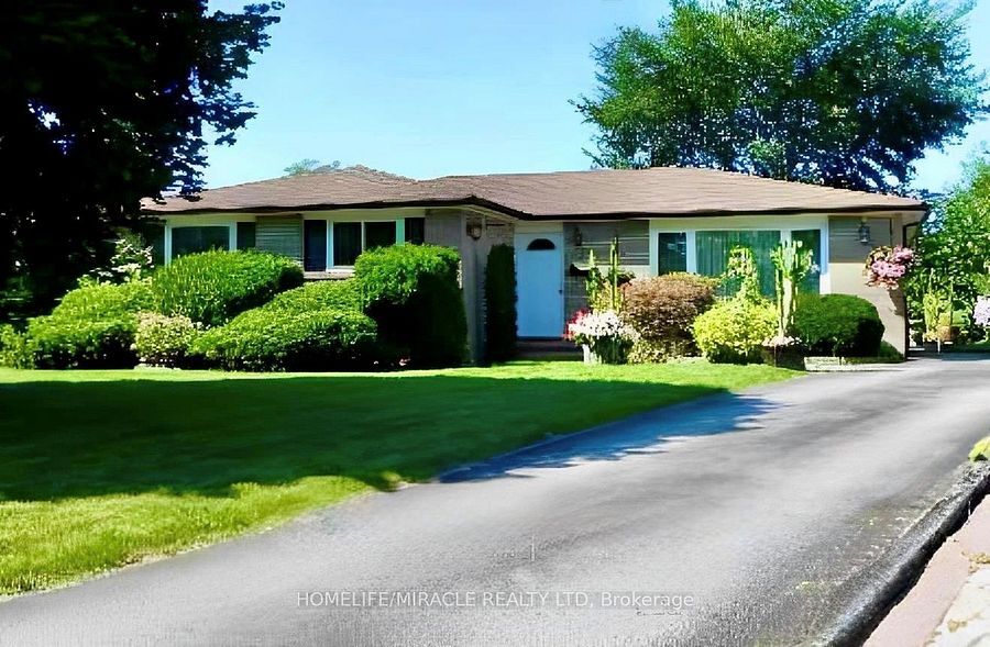 16 Eldon Crt in Brampton, ON - Building Photo