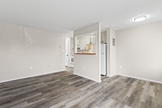 Royal Chateau Apartments in Denver, CO - Foto de edificio - Building Photo
