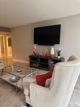 6698 10th Ave N in Lake Worth, FL - Building Photo - Building Photo