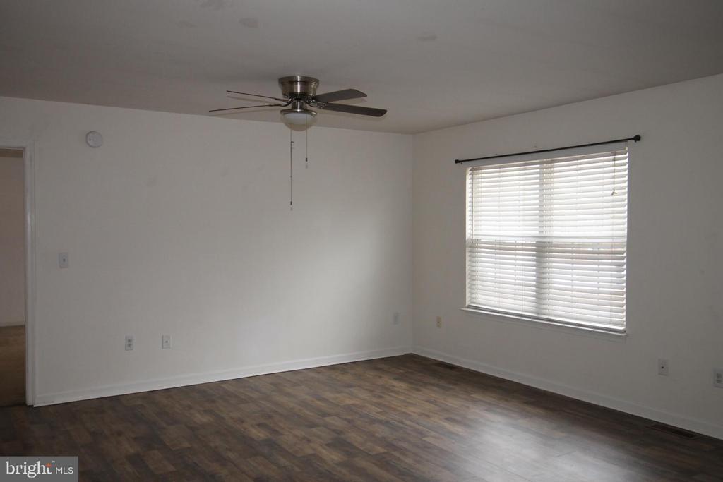 25880 Brookwood Rd in Greensboro, MD - Building Photo