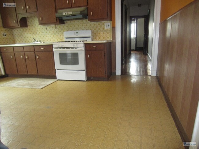 129 Warren St, Unit 2