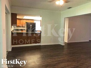 833 Weeburn St, Unit 3901 in Sarasota, FL - Building Photo - Building Photo