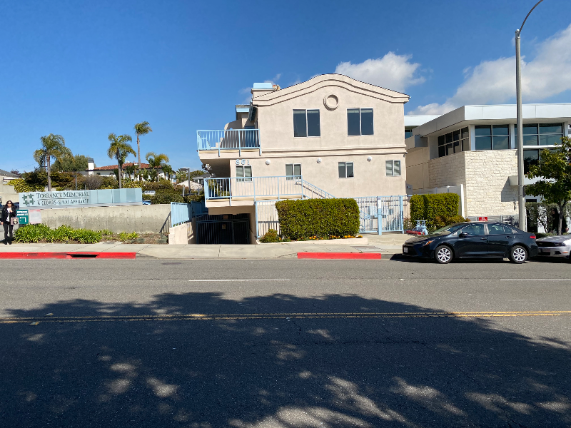 861 Manhattan Beach Blvd in Manhattan Beach, CA - Building Photo