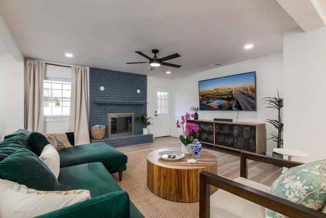 306 W Lookout Dr in Richardson, TX - Building Photo - Building Photo