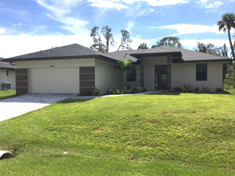 17081 Urban Ave in Port Charlotte, FL - Building Photo