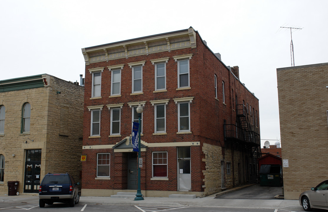 110 E 10th St in Lockport, IL - Foto de edificio