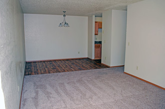 Bella Sierra Apartments in Sioux Falls, SD - Building Photo - Building Photo