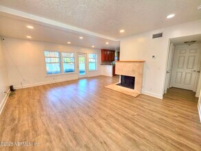 3434 Blanding Blvd in Jacksonville, FL - Foto de edificio - Building Photo