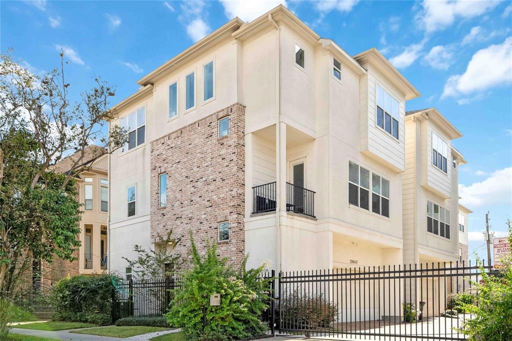 2004 Rosedale St in Houston, TX - Building Photo