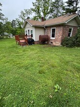 131 Wickins Dr in Hendersonville, NC - Foto de edificio - Building Photo