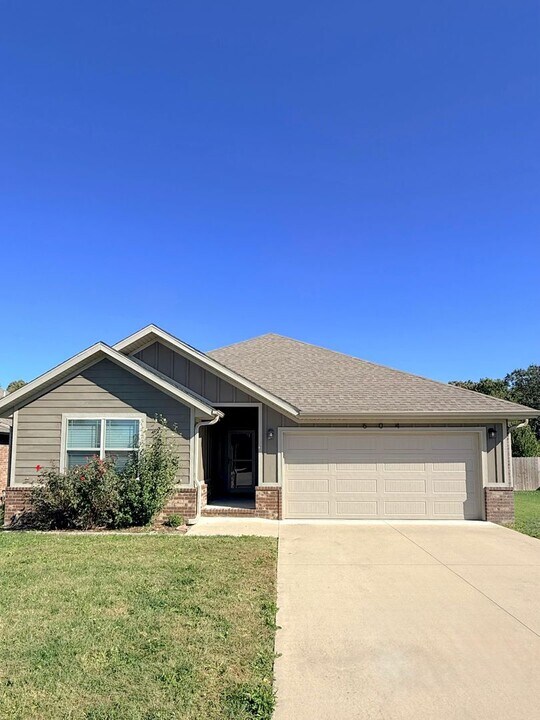 604 N Eagle Park Dr in Nixa, MO - Building Photo