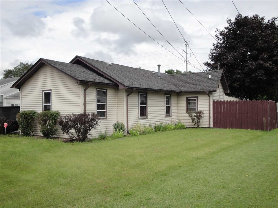 3110 Saner Ave in Rockford, IL - Building Photo