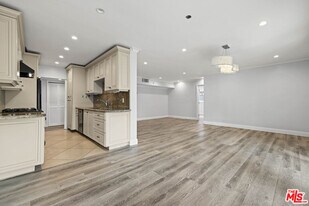 423 S Rexford Dr, Unit 106 in Beverly Hills, CA - Building Photo