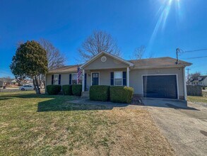 246 Waterford Dr in Oak Grove, KY - Building Photo - Building Photo