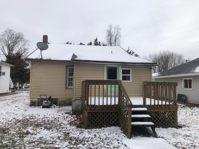 821 E Woodlawn St in Clinton, IL - Foto de edificio - Building Photo