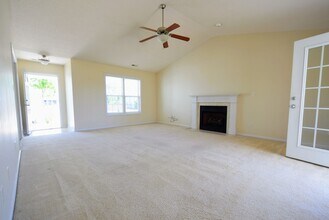 1445 Avoncroft Dr in Fayetteville, NC - Building Photo - Building Photo