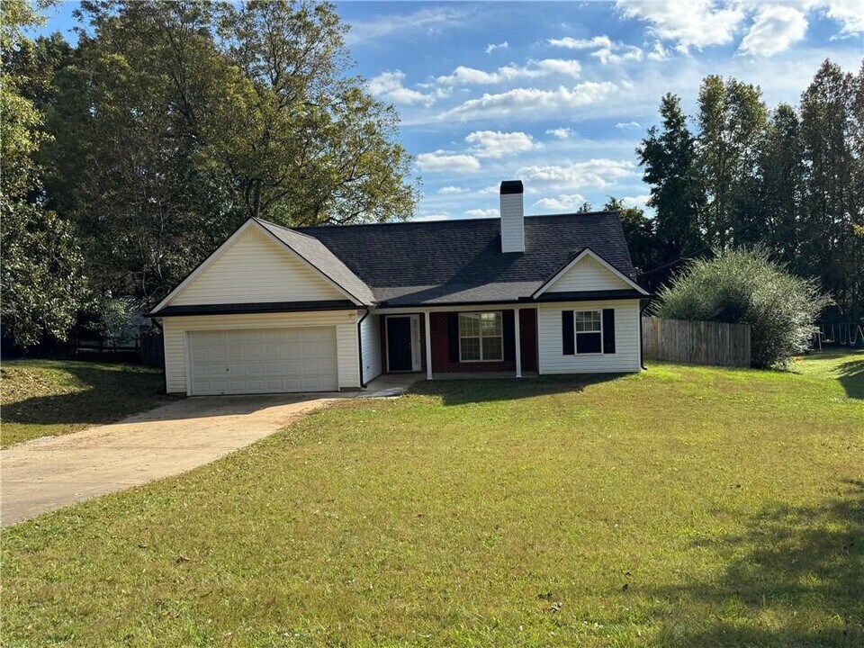 60 Mills Ford Rd in Dawsonville, GA - Building Photo