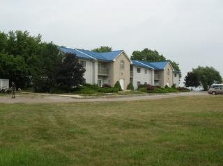 1240 Tri Motor Dr in Put In Bay, OH - Foto de edificio