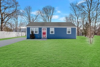 703 Provost Ave in Bellport, NY - Building Photo - Building Photo