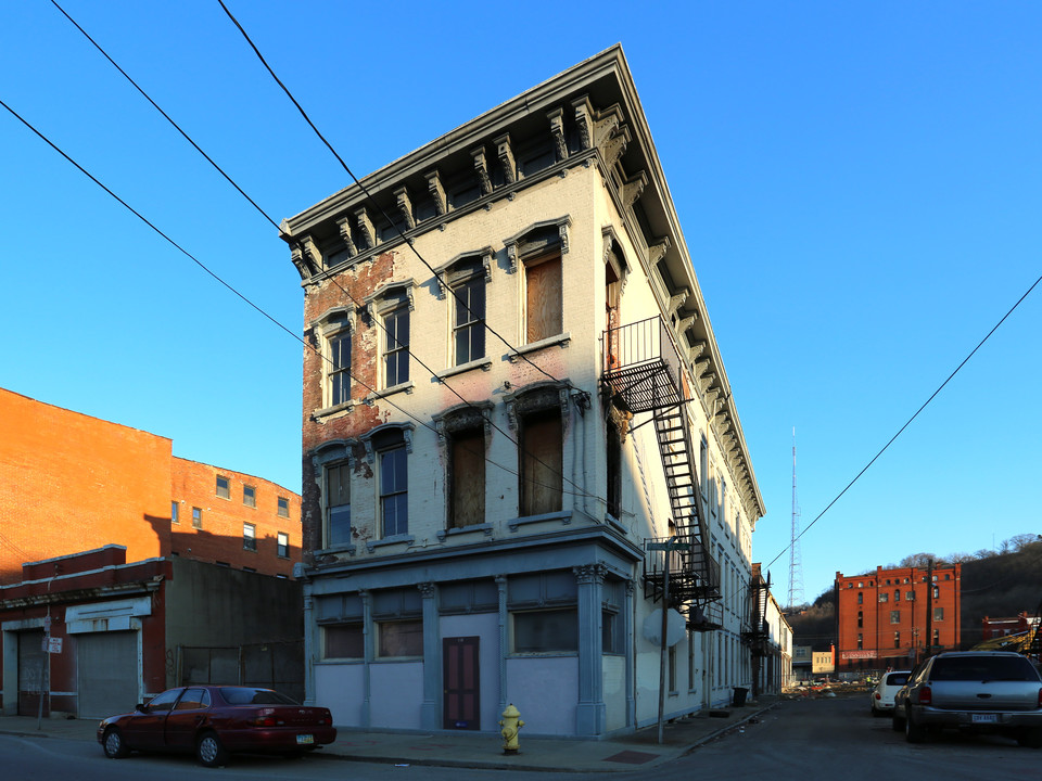 118-120 Findlay Street in Cincinnati, OH - Building Photo