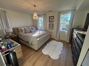 27556 Sunny Creek Dr in Valencia, CA - Building Photo - Building Photo