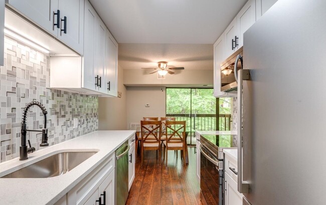 2210 Castle Rock Square in Reston, VA - Building Photo - Building Photo